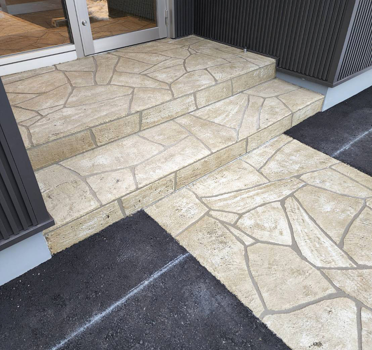 石川県 奥村建装株式会社